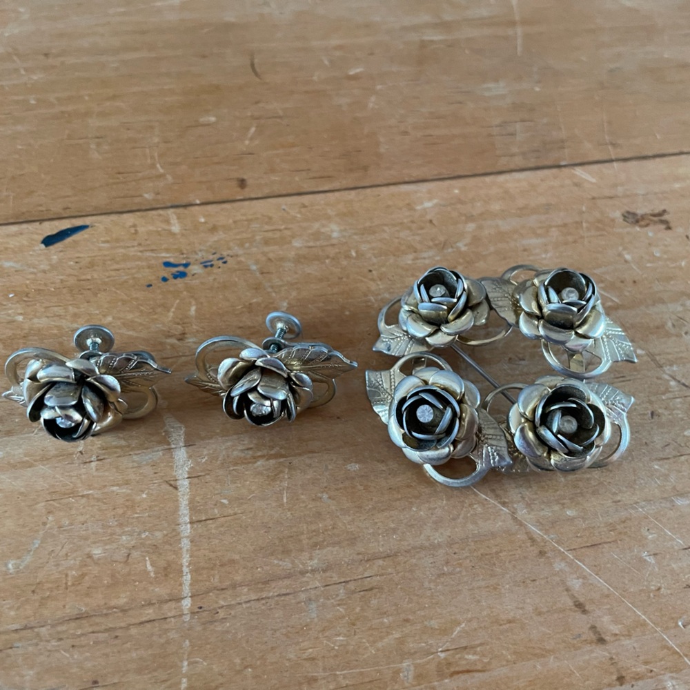 Gold tone and rhinestone flower brooch and earrings set